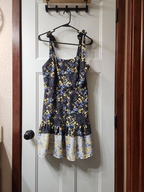 Jun & Ivy Navy & Yellow Dress - M
